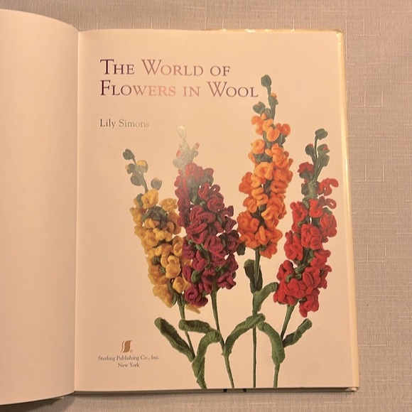 FLOWERS IN WOOL BOOK BY LILY SIMONS - Picture 11 of 15
